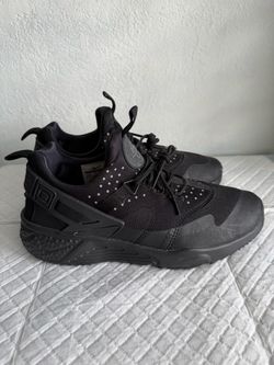 8.5  Black Nike Huarache