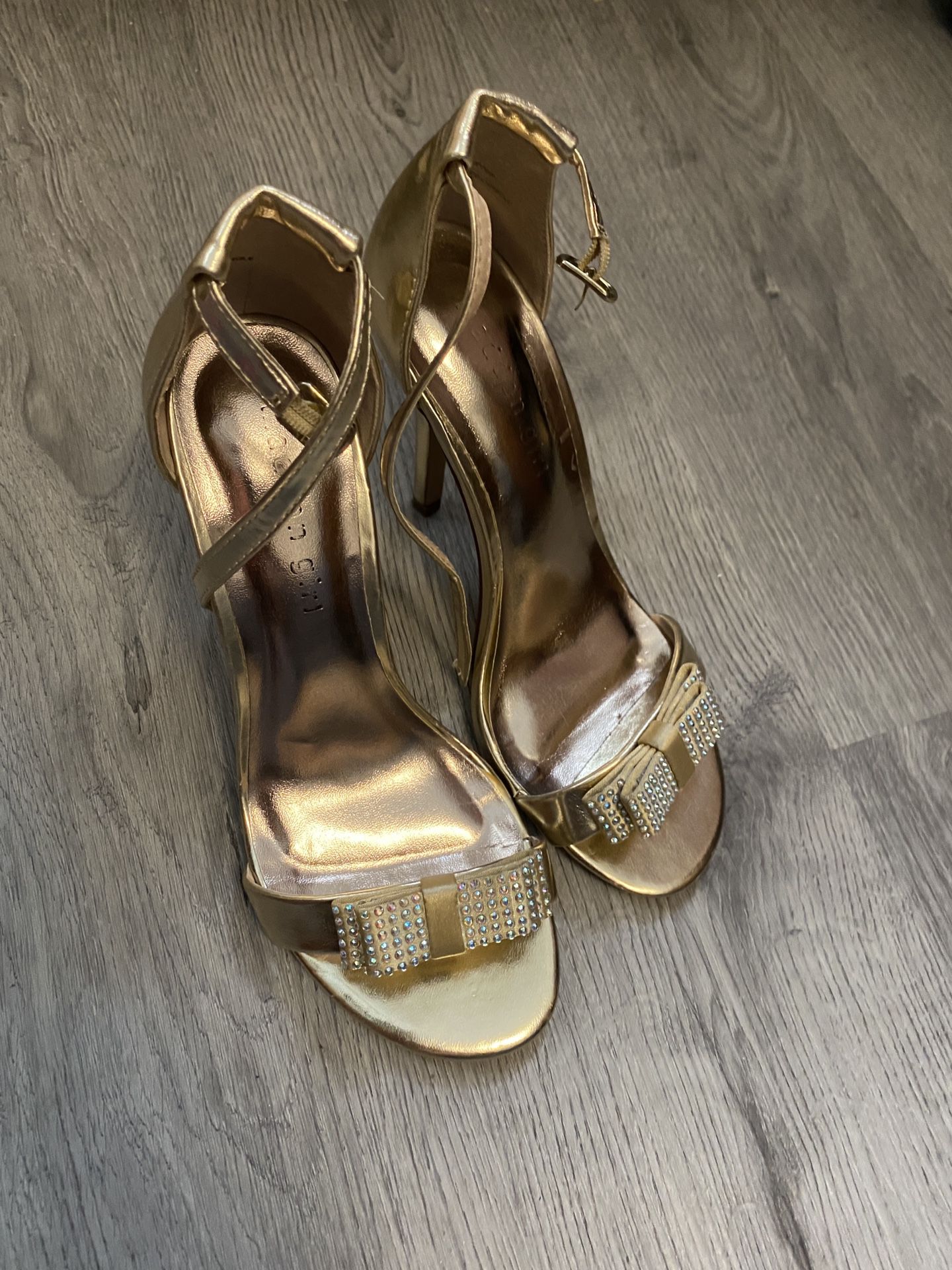 Stunning Gold 6” Heels with Bejeweled Bow - Women’s Size 7.5
