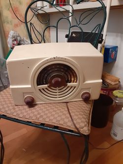 Vintage antique zenith radio still working