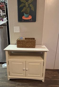 White Wood Cabinet