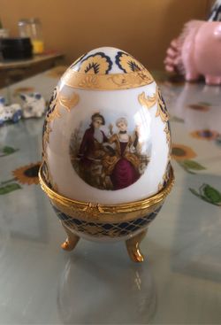 Vecceli Italy porcelain egg with watch