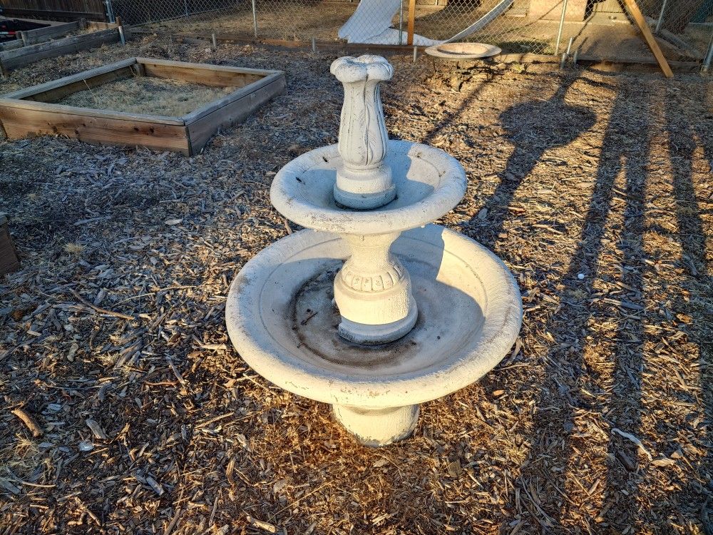 Henri Studios Outdoor Water Fountain