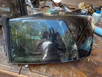Headlights for dodge 2006 to 2009 in good condition. Faros para dodge 2006 a 2009 en buen estado.