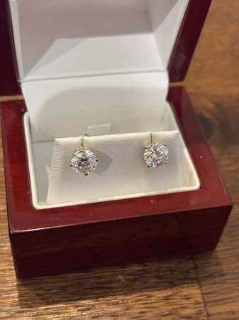 NEW 2.03 Carat TW Diamond Stud Lab Earrings E VS1 With Certificates