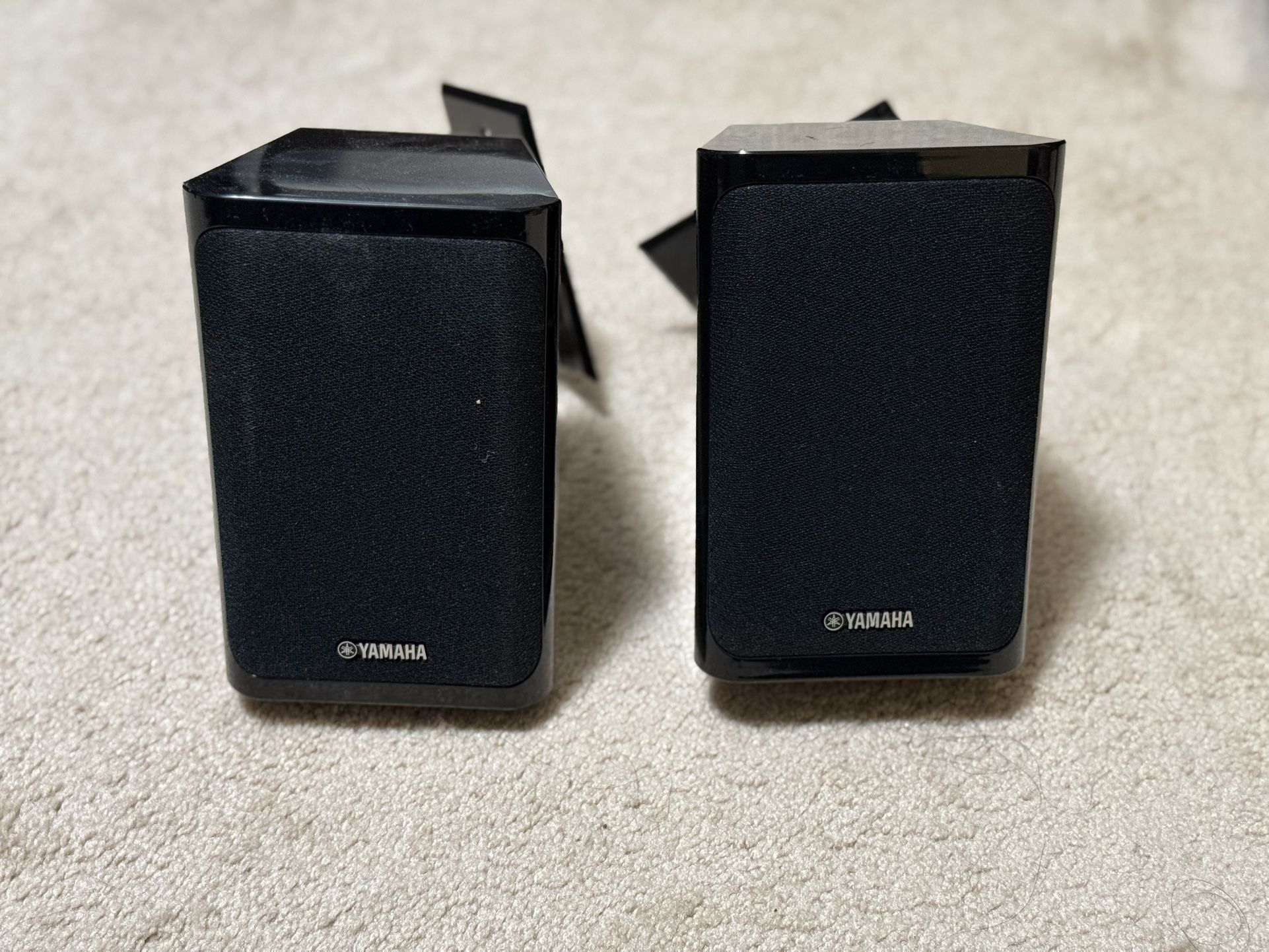 Yamaha NS-B40 Speakers (Pair)