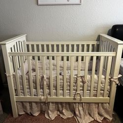 Pottery Barn Kendall 4-1 Convertible Crib