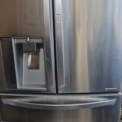 LG  REFRIGERATOR $320.00