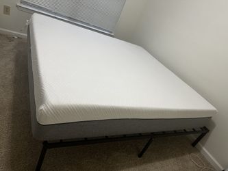 • King Size Memory Foam Mattress – Clean, Like New
