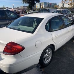 2005 Ford Taurus