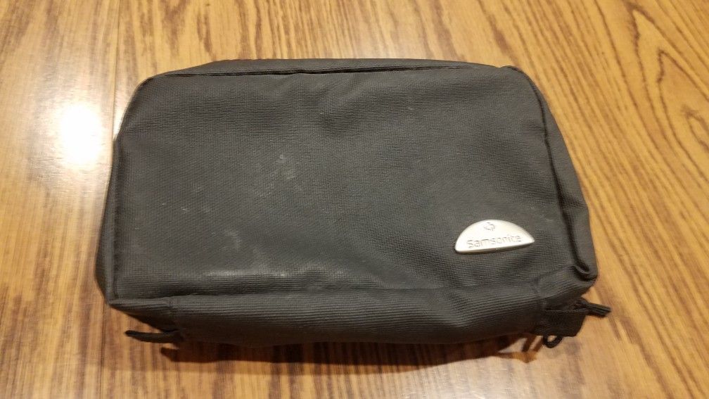 Samsonite black bag toiletries bag
