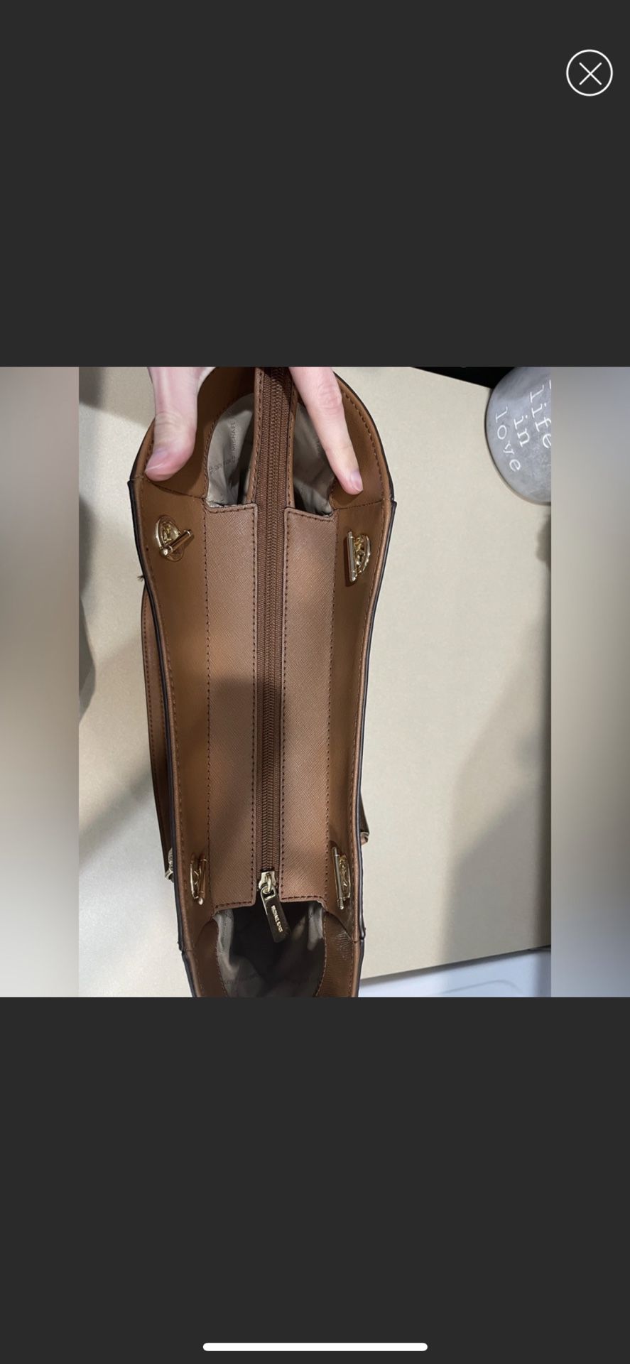 Jet Set Large Saffiano Leather Shoulder Bag for Sale in Moreno Valley, CA -  OfferUp