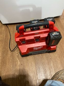 Milwaukee M18 6 port rapid charging station