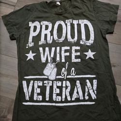 TSHIRT PROUD WIFE OF A VETERAN OLIVE GREEN SIZE LARGE