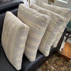 4 Pillows 