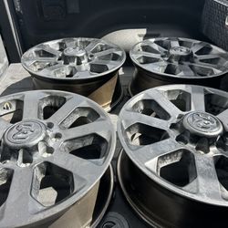 2025 Ram 2500 Midnight Edition Rims. 