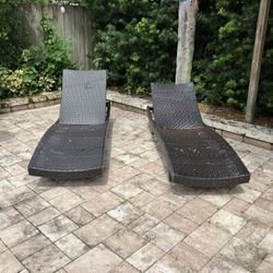 Lounge Chairs 