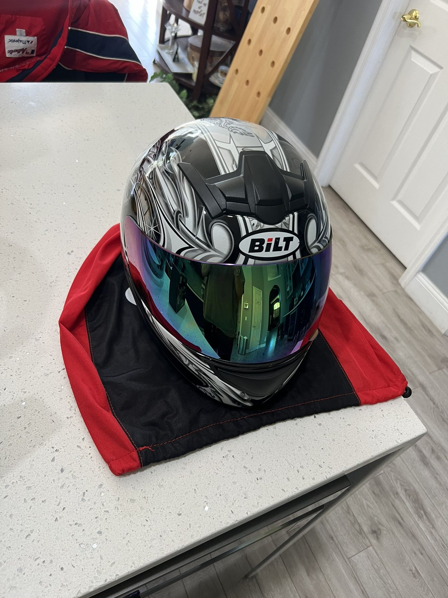 Bilt Motorcycle Helmet Size M with UClear 