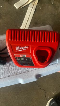 Milwaukee M12 Charger