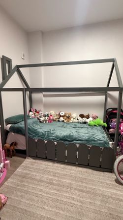 Kids House Bed (Wood Frame) + New Mattress – Great Condition