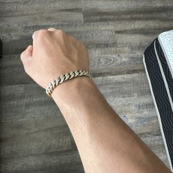 14k 1/10ct Diamond Curb Link Bracelet 