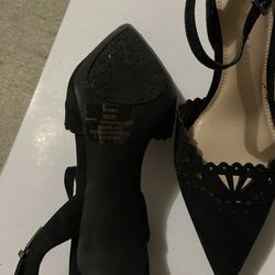 Kelly and Katie low heals with lace pattern, Size 6M