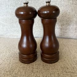Salt And Pepper Mills 