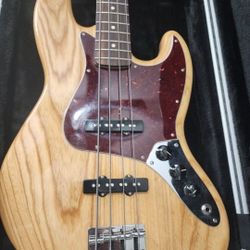 FENDER deluxe Jazz Bass