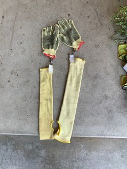 Kevlar sleeves and gloves