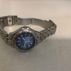 the wristwatch works well in good condition 