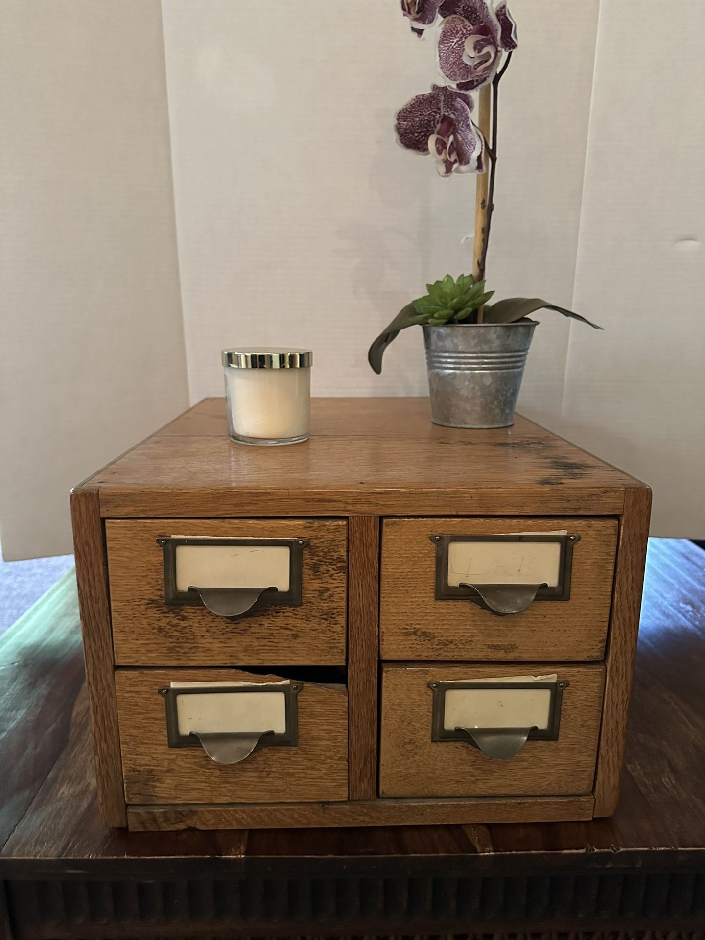 Vintage 4 Drawer Oak Library Card Catalog Cabinet.