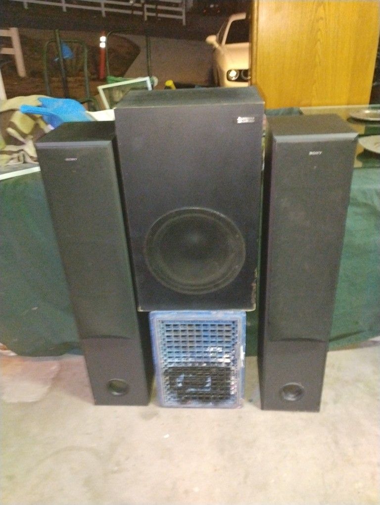 Cambridge Soundworks W/Amp Sony Towers Techniques Stereo