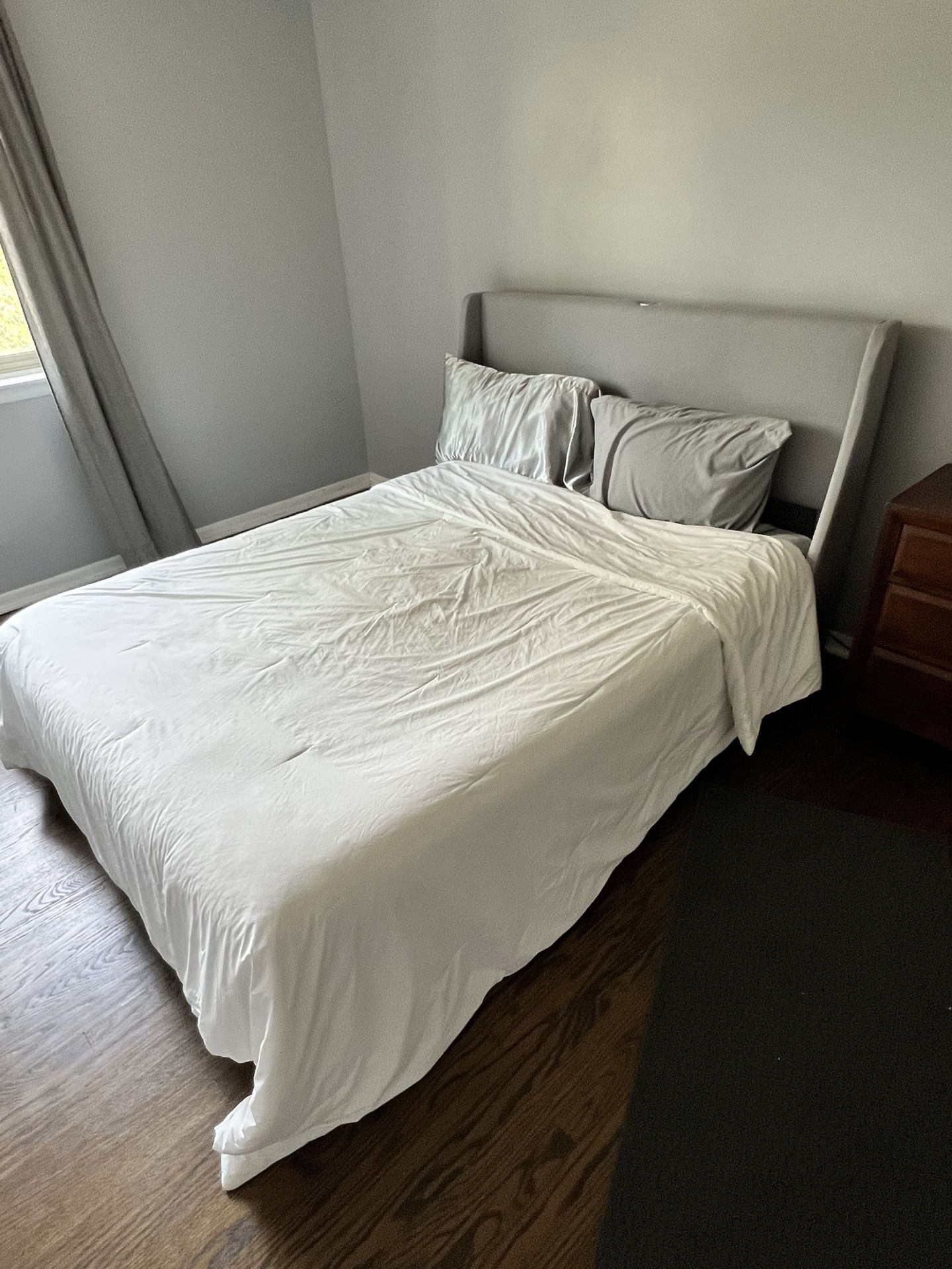 Queen Size Bed ($50) & Ottoman Bench ($20) For Sale