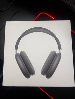 Black AirPod Maxes