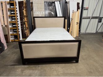 Queen bed $240