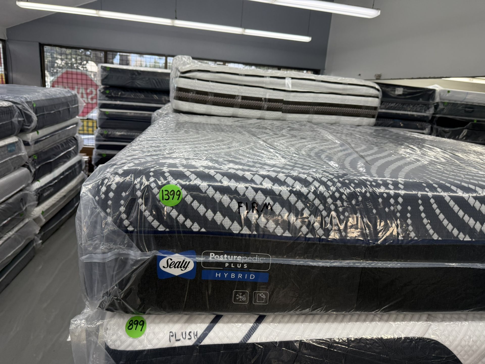 KING SIZE SEALY HYBRID “HIGH POINT” MATTRESS & BOX SPRINGS BED SET