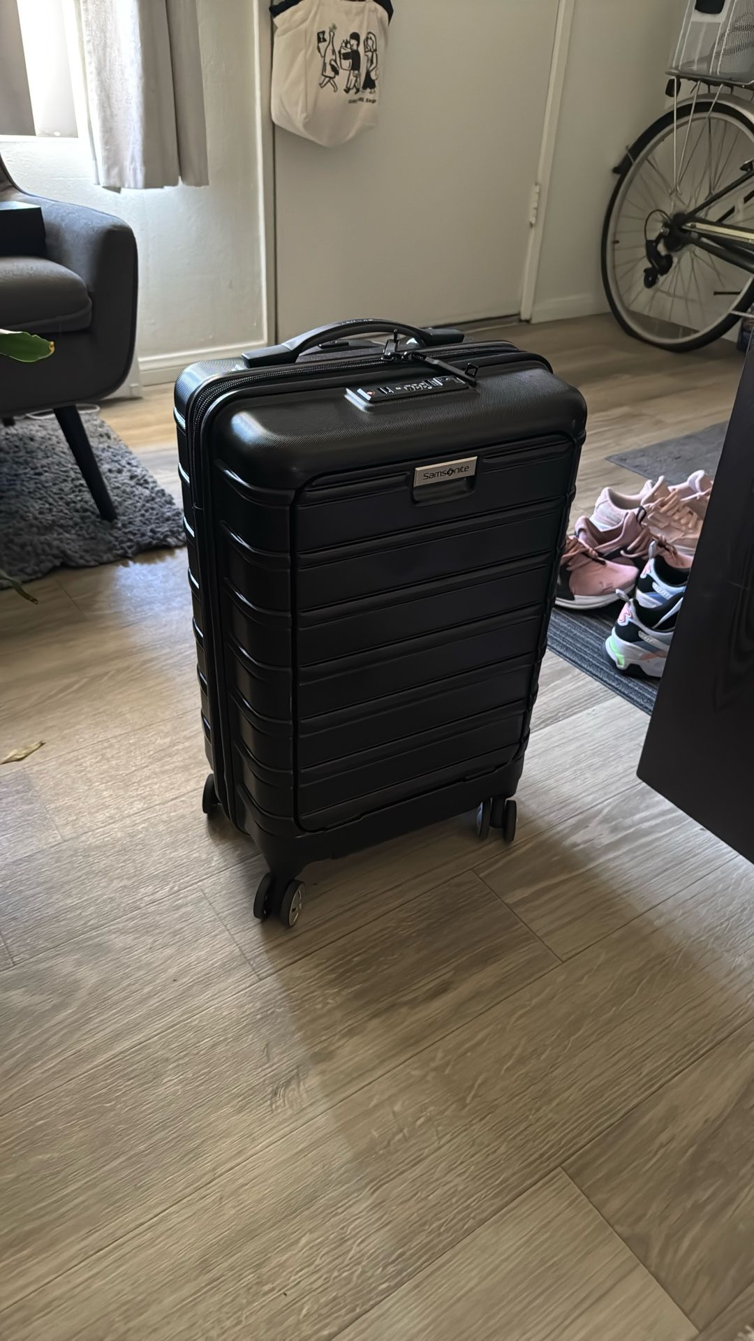 Suitcase- Samsonite carry-on w/ Laptop Pocket