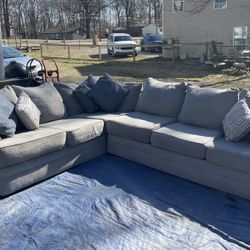Broyhill Sectional Couch (see last pic for dimensions) 