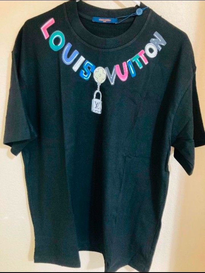 Louis Vuitton T Shirt Medium Available