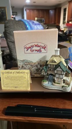 New: Collector’s “ The Wishing Falls Cottage “by David Winter