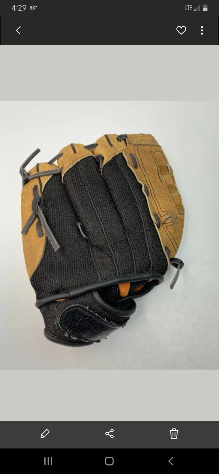 (VERY GENTLY USED) EASTON YOUTH BASEBALL/T-BALL GLOVE, 11" RHT (LEATHER).ASKING $20