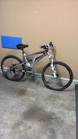 Mountain Bike—Gt Marathon Pro