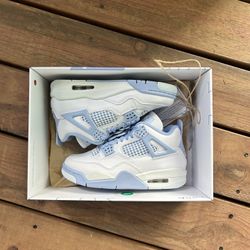 Woman Jordan 4 
