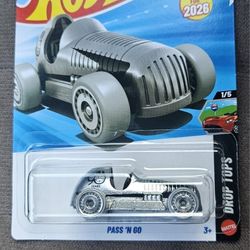 Hot Wheels PASS "N GO MONOPOLY. 