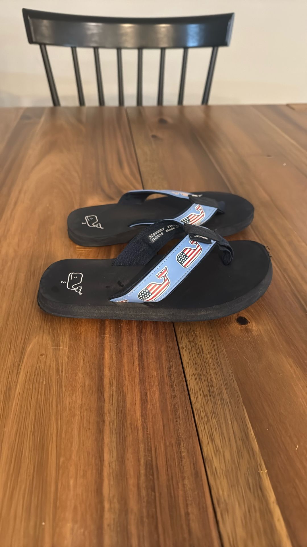 Boys Size 2 Vineyard Vines Flip Flops Like New