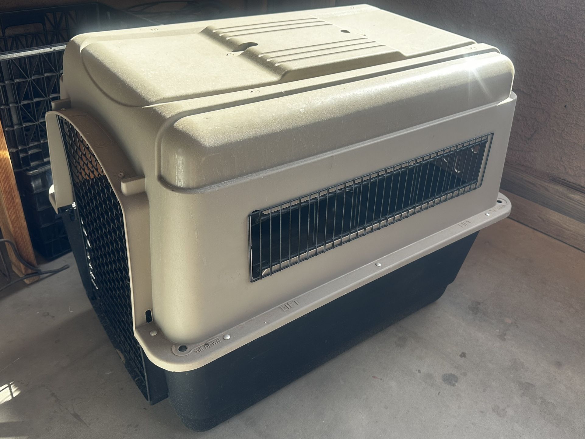L/XL Pet Dog Carrier / Pet kennel