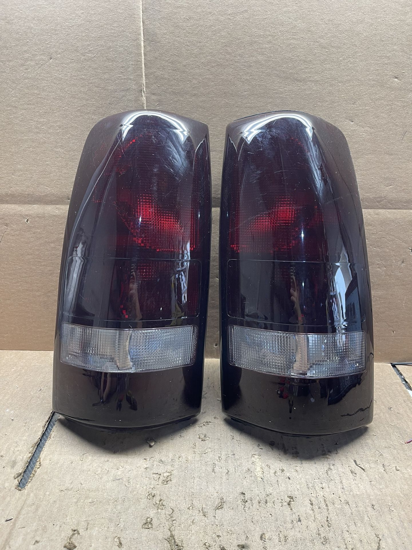 #OT84 99-02 Chevy Silverado 99-06 GMC Sierra Dark Red Taillight Pair