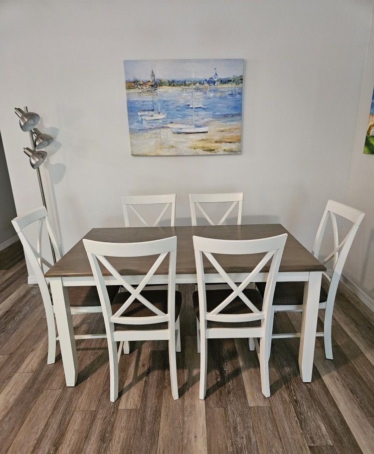 Badcock Dinning Room Table With 6 Padded Chairs