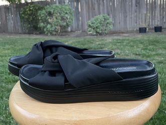 Donald Pliner Sandals