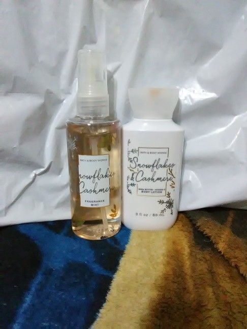 Bath and Body Works Snowflakes and Cashmere Set!
