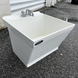 Utilatub Utility Laundry Tub Garage Work Shop Sink with Faucet and Copper Connection Hoses! 23x24x16.5in